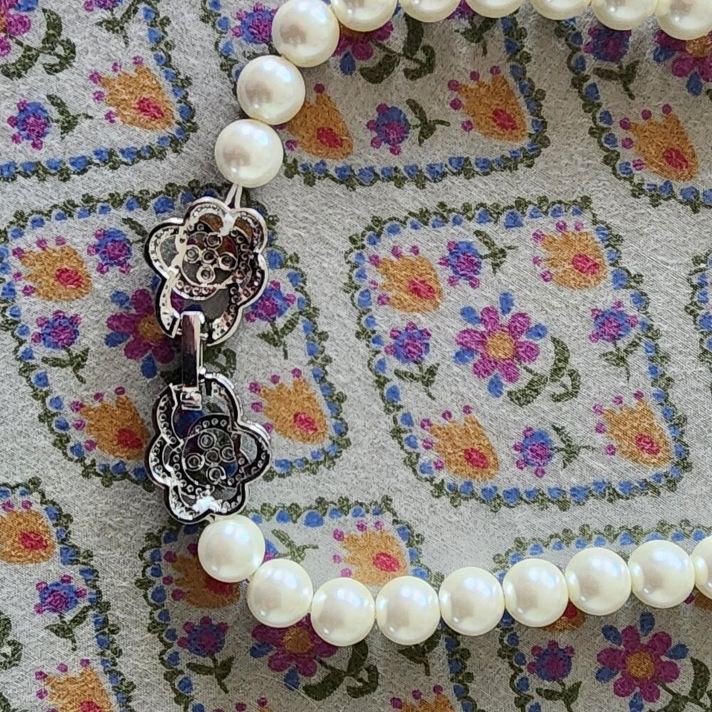 Faux pearl choker - Picture 2 of 3